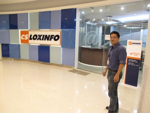 csloxinfo-61 คุณฉัตรพาไปเยี่ยมชม DATA CENTER ต่อ แหมตึก Cyberworld นี่ใหญ่และโล่งจริงๆ