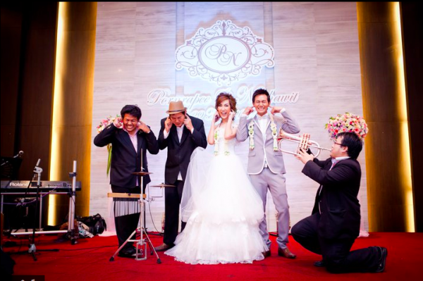 วงดนตรี Mini Groovy ณ โรงแรม รามาการ์เด้น หนึ่งในโรงแรมยอดนิยมตีคู่มากับมณเฑียรริเวอร์ไซด์ วงดนตรี Mini Groovy ณ โรงแรม รามาการ์เด้น หนึ่งในโรงแรมยอดนิยมตีคู่มากับมณเฑียรริเวอร์ไซด์