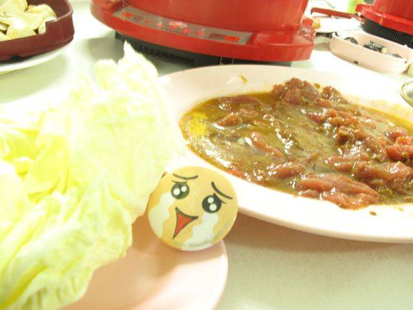 sss-suki-04 ซาบซึ้ง เนื้อ เนื้อ เนื้อ มาพร้อมไข่ดิบที่เคลือบอยู่ทั่ว รอลวกในหม้อสุกี้โบราณตำรับจีน