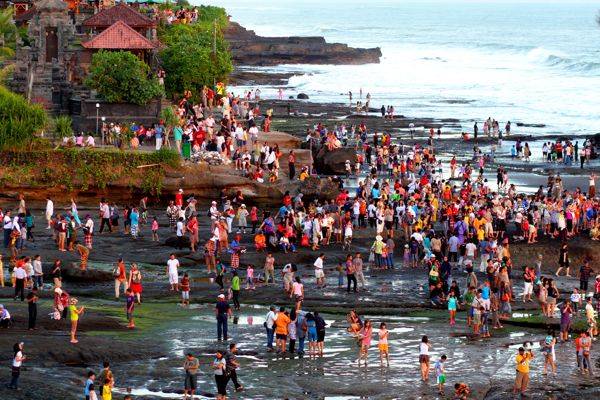 bali-sss-02 ซาบซึ้งกับการดูดวงอาทิตย์ตก ทำไมคนมันเยอะอย่างงี้นะ ! (คุณซาบซึ้งอยู่ไหนหาดูจ้ะ)