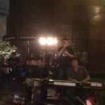 @iwhale มาร้องเพลงกับ ihear Band ที่วาวี ภาพโดย @numwan