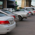 ฝูง Toyota Camry ในปั๊มน้ำมัน โดยเป็นรุ่น 3.8 G 285 แรงม้าซะด้วย
