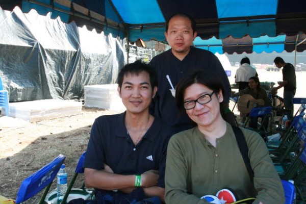 boyd-pat-somkiat ผม พี่บอย พี่สมเกียรติ ในเต๊นท์พักศิลปินในช่วง Winter Festival ปี 2007, ช่วงที่ Love iS เริ่มมีปัญหากับ RS Fresh Air