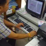 เลือกแบบ font ก่อน ผมใช้ Arial Rounded เพราะเห็นชัดดี