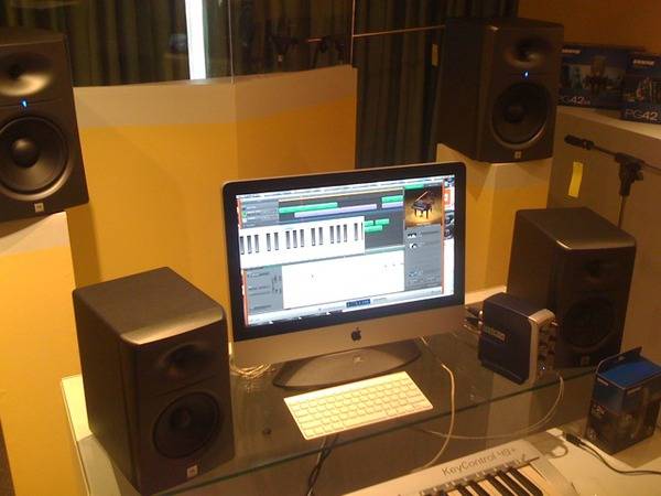 JBL-LSR2328 JBL ลําโพงmonitorตัวบน LSR2328 44,900-. ตัวล่าง LSR2325 24,900 เสียงดีมาก