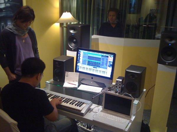 inattt-ipoup2e-ichattt inattt-ipoup2e-ichattt กำลังอัดเสียง