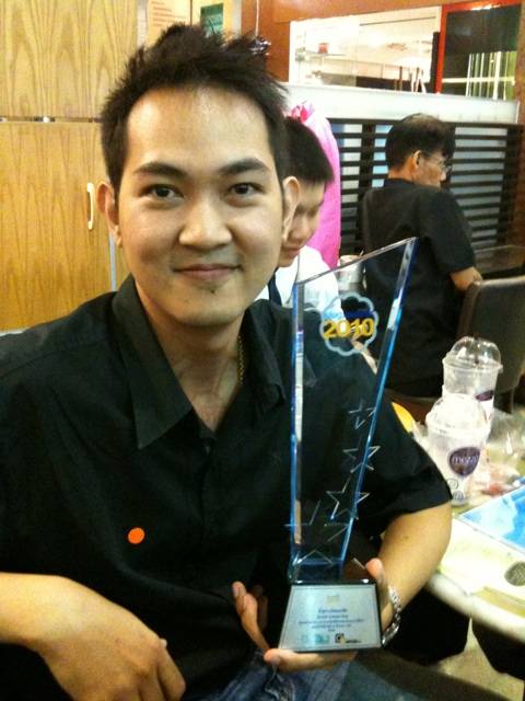 ถือรางวัลมานั่งที่โต๊ะเดียวกับทีมงาน Dramaaddict ! ถือรางวัลมานั่งที่โต๊ะเดียวกับทีมงาน Dramaaddict !