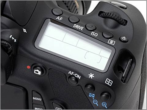 รูปทรง LCD ด้านบนเป็นสี่เหลี่ยมด้านไม่เท่า ปุ่ม WB หายไปได้ปุ่มถ่าย VDO มาแทน รูปทรง LCD ด้านบนเป็นสี่เหลี่ยมด้านไม่เท่า ปุ่ม WB หายไปได้ปุ่มถ่าย VDO มาแทน