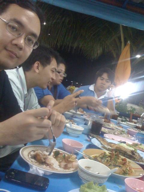 มื้อประวัติศาสตร์ 3G ณ ร้านอุดมโภชนา มื้อประวัติศาสตร์ 3G ณ ร้านอุดมโภชนา