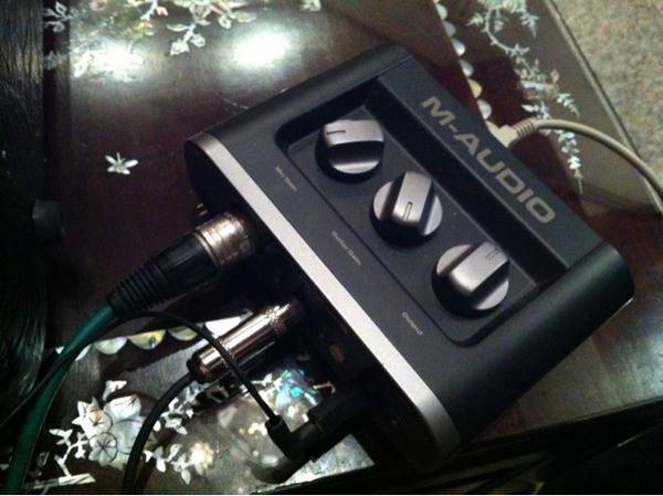 M - Audio fasttrack ที่คุณอ้อมใช้อัดขิมเป็นประจำ เป็น USB Audio interface ใช้ง่ายมาก M - Audio fasttrack ที่คุณอ้อมใช้อัดขิมเป็นประจำ เป็น USB Audio interface ใช้ง่ายมาก