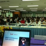 บรรยากาศการเสวนา มีนิสิตที่เรียนจิตวิทยาเข้าฟังเยอะมาก