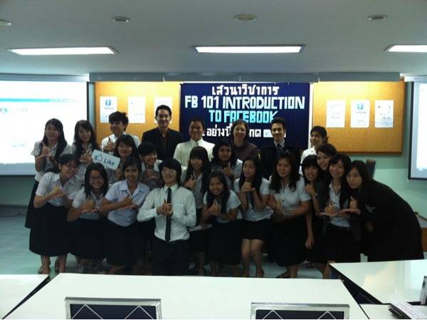 ถ่ายกับวิทยากรอีกสองท่าน อาจารย์และนิสิตเกษตร ถ่ายกับวิทยากรอีกสองท่าน อาจารย์และนิสิตเกษตร