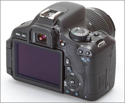 เลย์เอาท์ปุ่มต่างๆของ ESO 600D มีความคล้ายคลึงกับ EOS 60D มาก