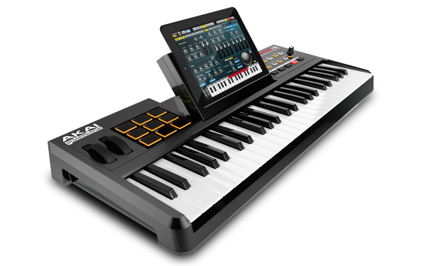 Controller ที่ไม่มีเสียง akai-synthstation49 ติด iPad เข้าไปก็กลายเป็นคีย์บอร์ดสุดหรู Controller ที่ไม่มีเสียง akai-synthstation49 ติด iPad เข้าไปก็กลายเป็นคีย์บอร์ดสุดหรู