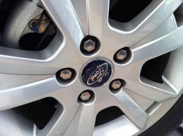 logo ford ที่ล้อลอก ทางศูนย์รับเคลมให้ครับ ได้ของใหม่มา logo ford ที่ล้อลอก ทางศูนย์รับเคลมให้ครับ ได้ของใหม่มา