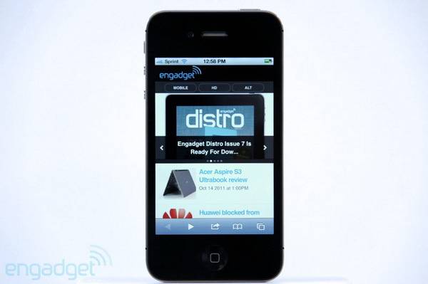 iPhone 4S ด้านหน้า ดูไม่ออกเลยครับว่าต่างจาก iPhone 4 อย่างไร iPhone 4S ด้านหน้า ดูแทบไม่ออกเลยครับว่าต่างจาก iPhone 4 อย่างไร