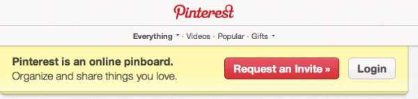 ด้านบนของเว็บ pinterest.com จะเห็นปุ่ม ขอ invite