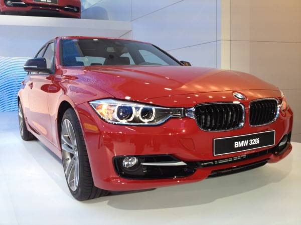 BMW 328i มุมนี้ดูแบนดี เหมือน BMW สมัยก่อน BMW 328i มุมนี้ดูแบนดี เหมือน BMW สมัยก่อน
