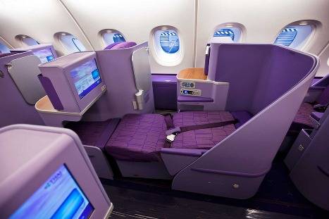 Royal Silk business class ที่ริมหน้าต่าง ปรับนอน Royal Silk business class ที่ริมหน้าต่าง ปรับนอน