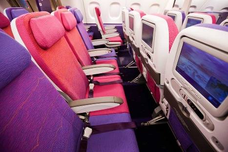 economy class มี 58 ที่ด้านบนหลัง business และชั้นล่างทั้งหมด 377 ที่นั่ง economy class มี 58 ที่ด้านบนหลัง business และชั้นล่างทั้งหมด 377 ที่นั่ง