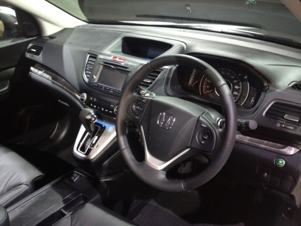 ด้านใน CRV ใหม่ เบาะดูสปอร์ดและดูเล็กถ้าเทียบกับขนาดตัวรถ ด้านใน CRV ใหม่ เบาะดูสปอร์ดและดูเล็กถ้าเทียบกับขนาดตัวรถ