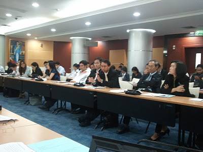 การประชุม focus group ที่กทช ภาพโดย @markpeak