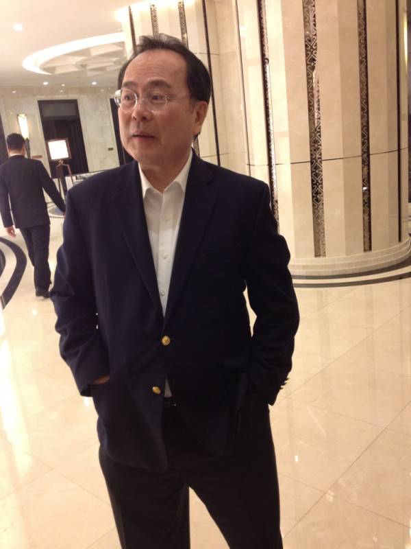 คุณอนันต์ อัศวโภคิน ประธานและกรรมการผู้จัดการแลนด์แอนเฮ้าส์