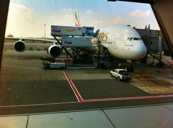ไปถึงเกท E8 ซึ่งเป็นเกทเดียวที่รับเครื่องใหญ่ขนาด A380 ได้