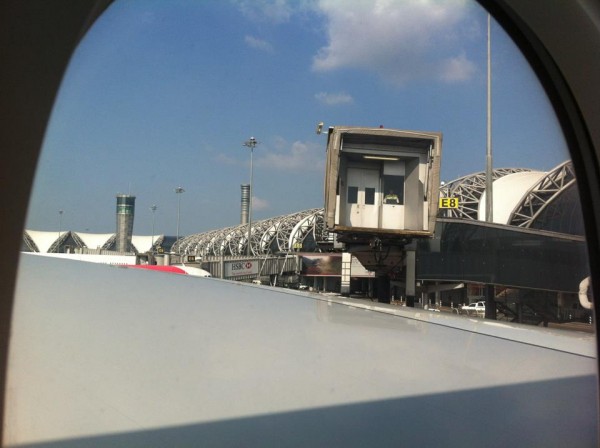 ปีก A380 ใหญ่มาก บังที่นั่งกลางๆมิดเลยครับ