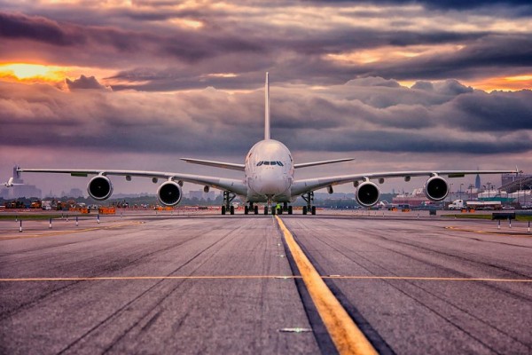 A380 ของ air france ภาพสวยดี ใช้เลนส์เทเลมากๆ และจะเห็นความยาวปีกซึ่งยาวกว่าตัวเครื่องอีก