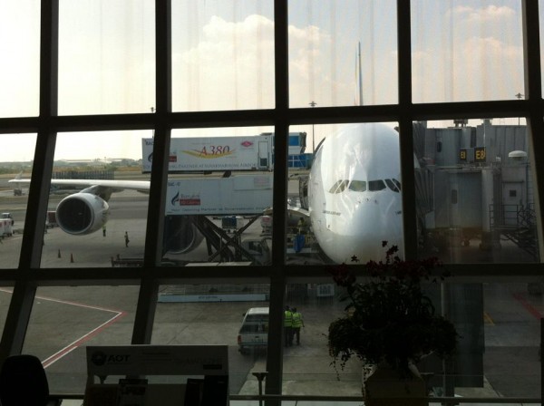 ใช้งวงช้างตั้งสามอัน มีอันนึงตรงไป Business Class ที่ชั้นสองเลยด้วยครับ