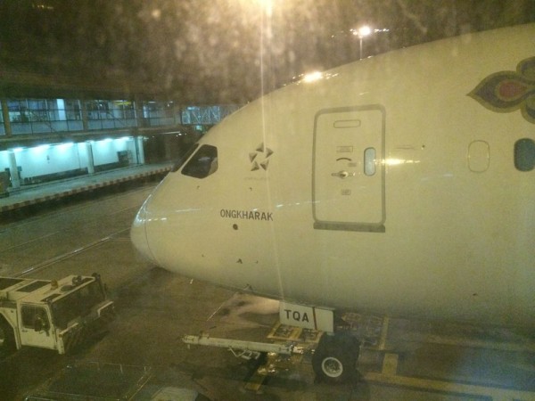 787-thais-04